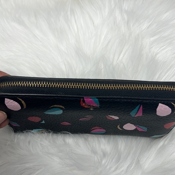 Fossil Leaf Print Wallet Black Pebbled Grain Zip Around Card Slots - Picture 8 of 8